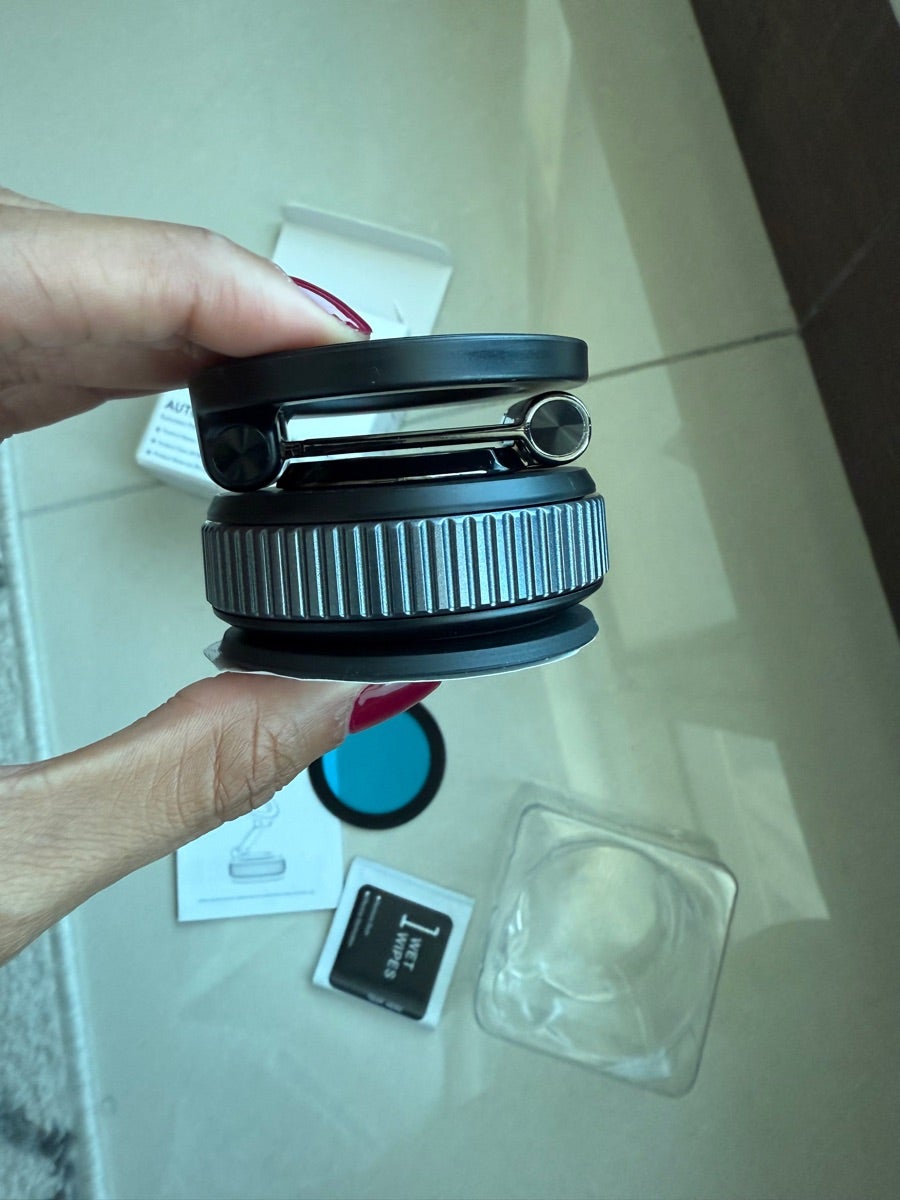 360° Vacuum Suction Magnetic Phone Holder – Strong Mount for Car & Desk | Emiravaly UAE